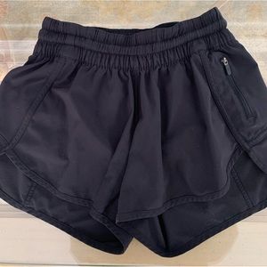 Black lulu tracker shorts